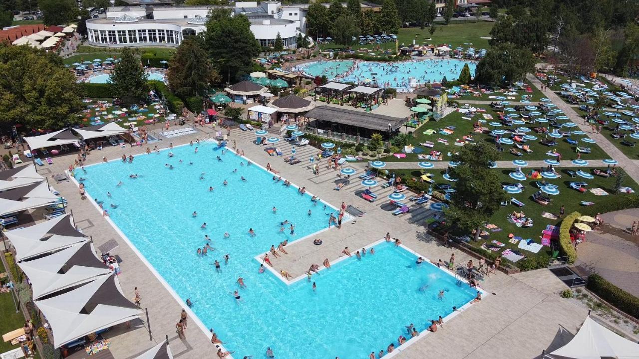 Dunajská StredaRivaparkアパートメント エクステリア 写真